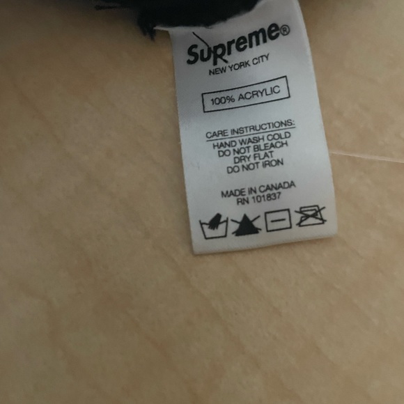 Supreme Loose Gauge Black Beanie - Picture 2 of 5